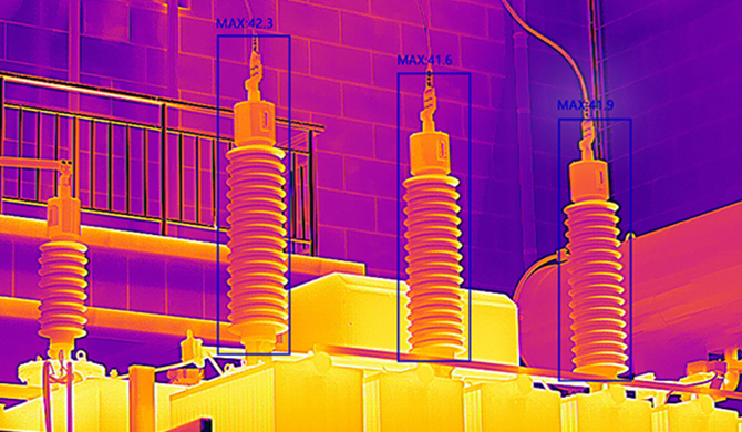 Solution de surveillance de la température de l'infrastructure pour la caméra infrarouge de mesure de la température dans la salle des machines de distribution du Centre de données