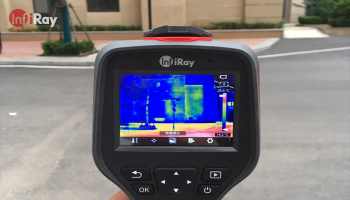 04The_InfiRay_handheld_thermal_is_used_to_inspect_the_building.png